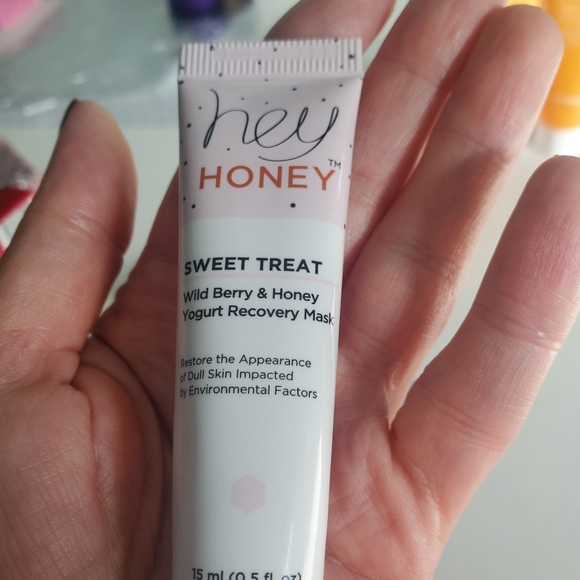 Daily Facial Care Products: Cleansers and Masks - Picture 5 of 9